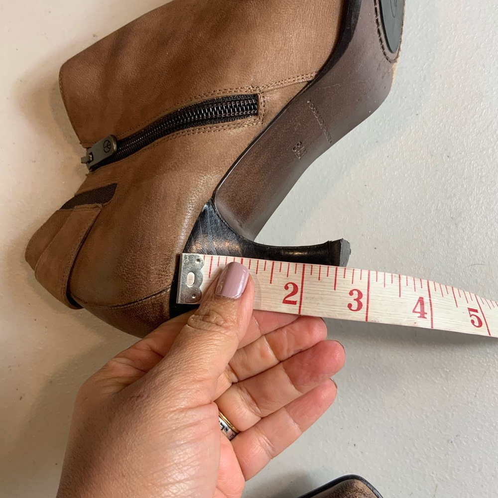 Donald J Pliner Loni Distressed Leather Tan pointy toe kitten heels ankle boots - Picture 14 of 14